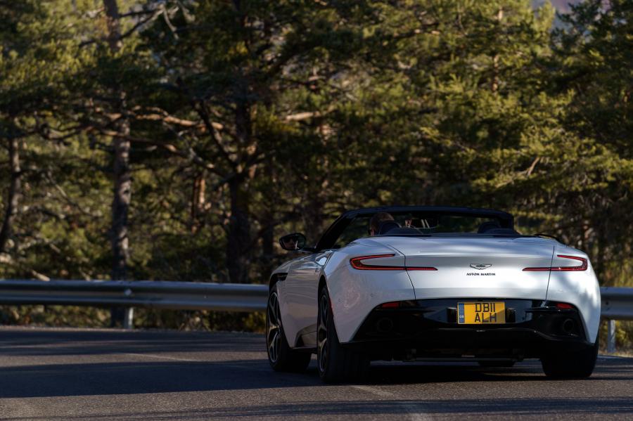  Aston Martin DB11 V8 Volante 2018 года  (NA) (фото 30 из 40)